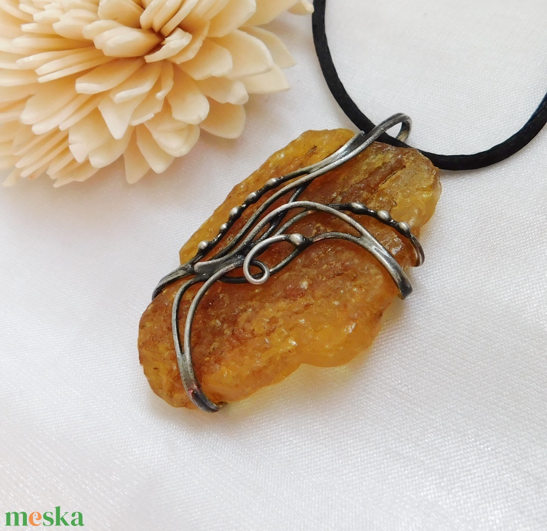 Borostyán medál - ékszer - nyaklánc - medálos nyaklánc - Meska.hu