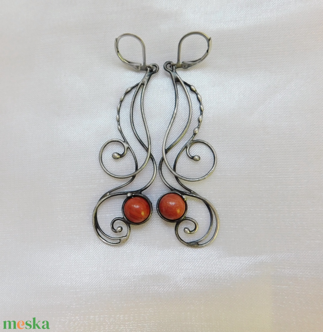 Vörös jáspis fülbevaló - ékszer - fülbevaló - lógós kerek fülbevaló - Meska.hu