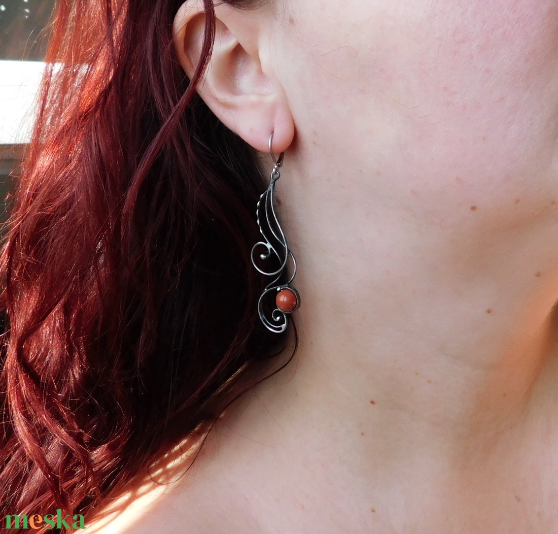 Vörös jáspis fülbevaló - ékszer - fülbevaló - lógós kerek fülbevaló - Meska.hu