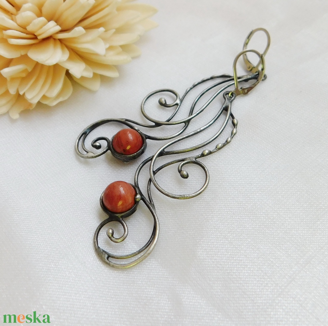 Vörös jáspis fülbevaló - ékszer - fülbevaló - lógós kerek fülbevaló - Meska.hu