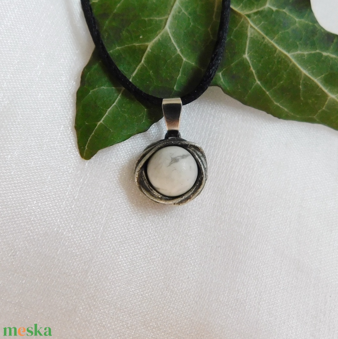 Mini howlit medál - ékszer - nyaklánc - medál - Meska.hu