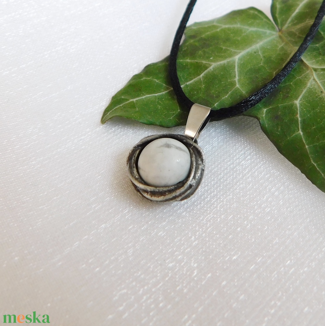 Mini howlit medál - ékszer - nyaklánc - medál - Meska.hu