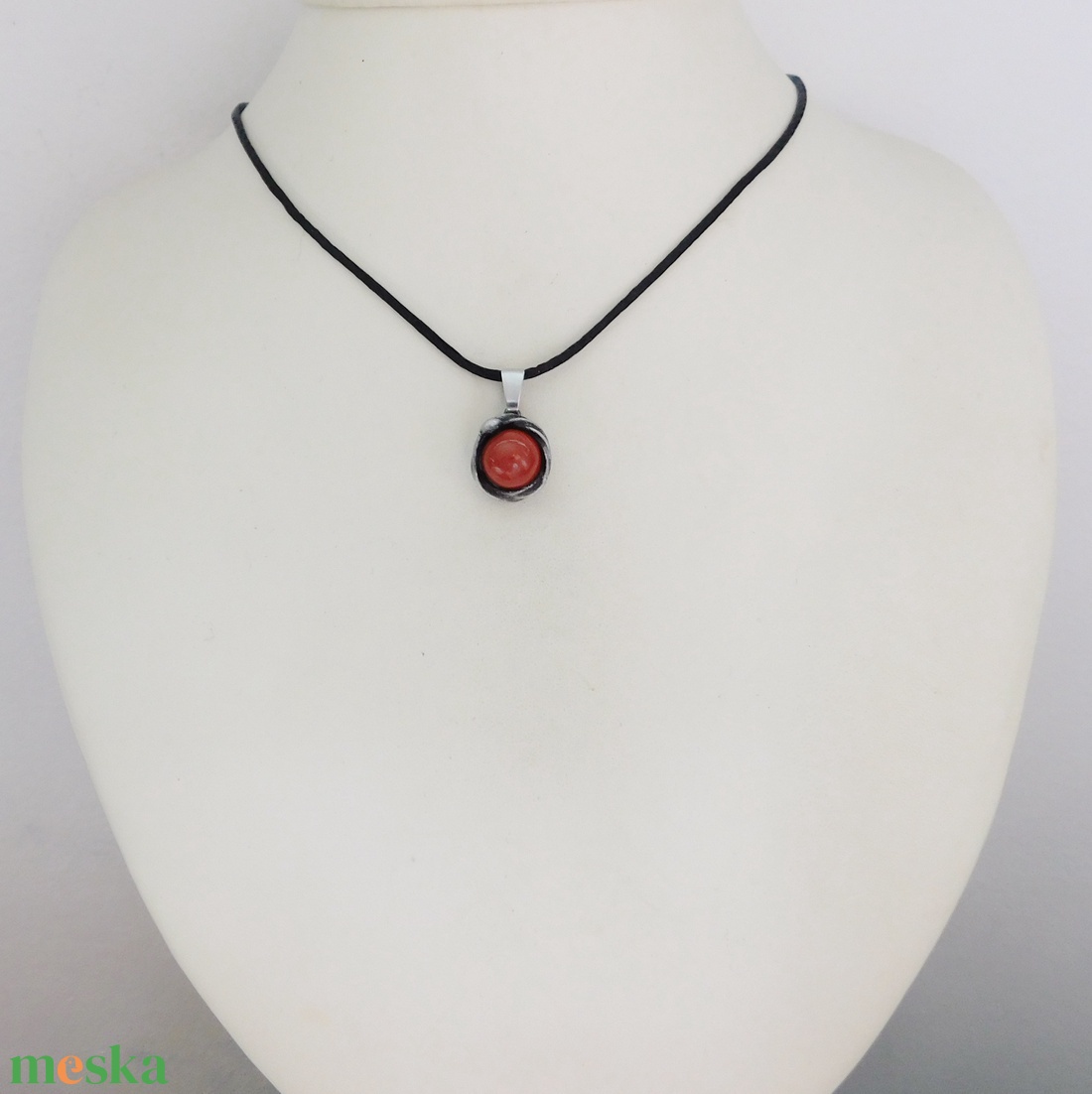 Mini vörös jáspis medál  - ékszer - nyaklánc - medálos nyaklánc - Meska.hu