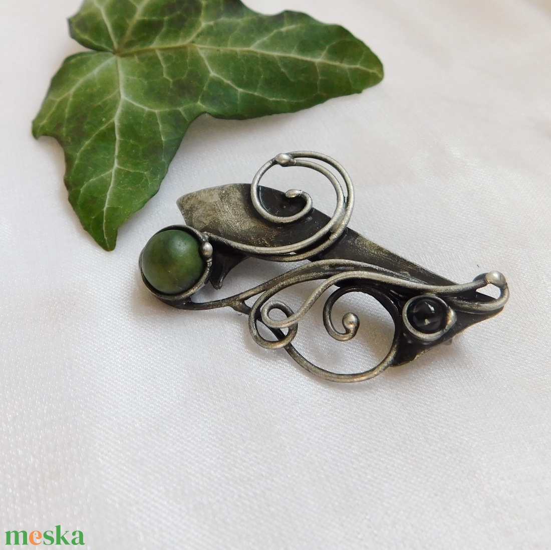 Nefrit bross / kitűző - ékszer - kitűző és bross - Meska.hu