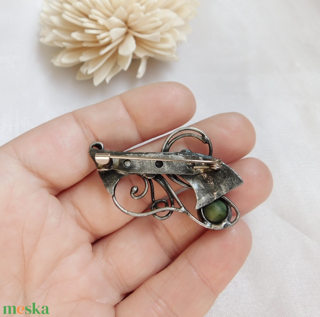 Nefrit bross / kitűző - ékszer - kitűző és bross - Meska.hu