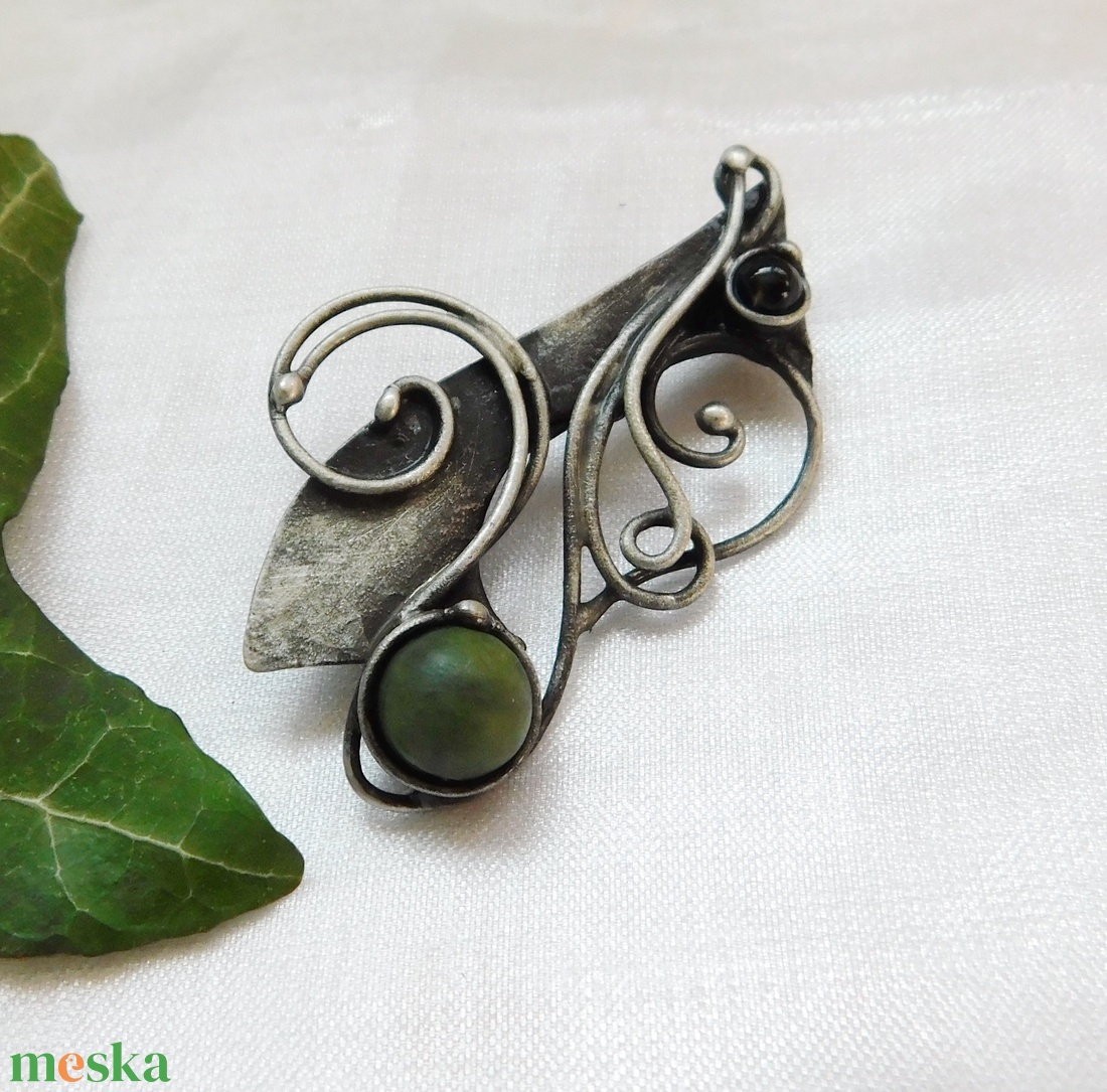 Nefrit bross / kitűző - ékszer - kitűző és bross - Meska.hu