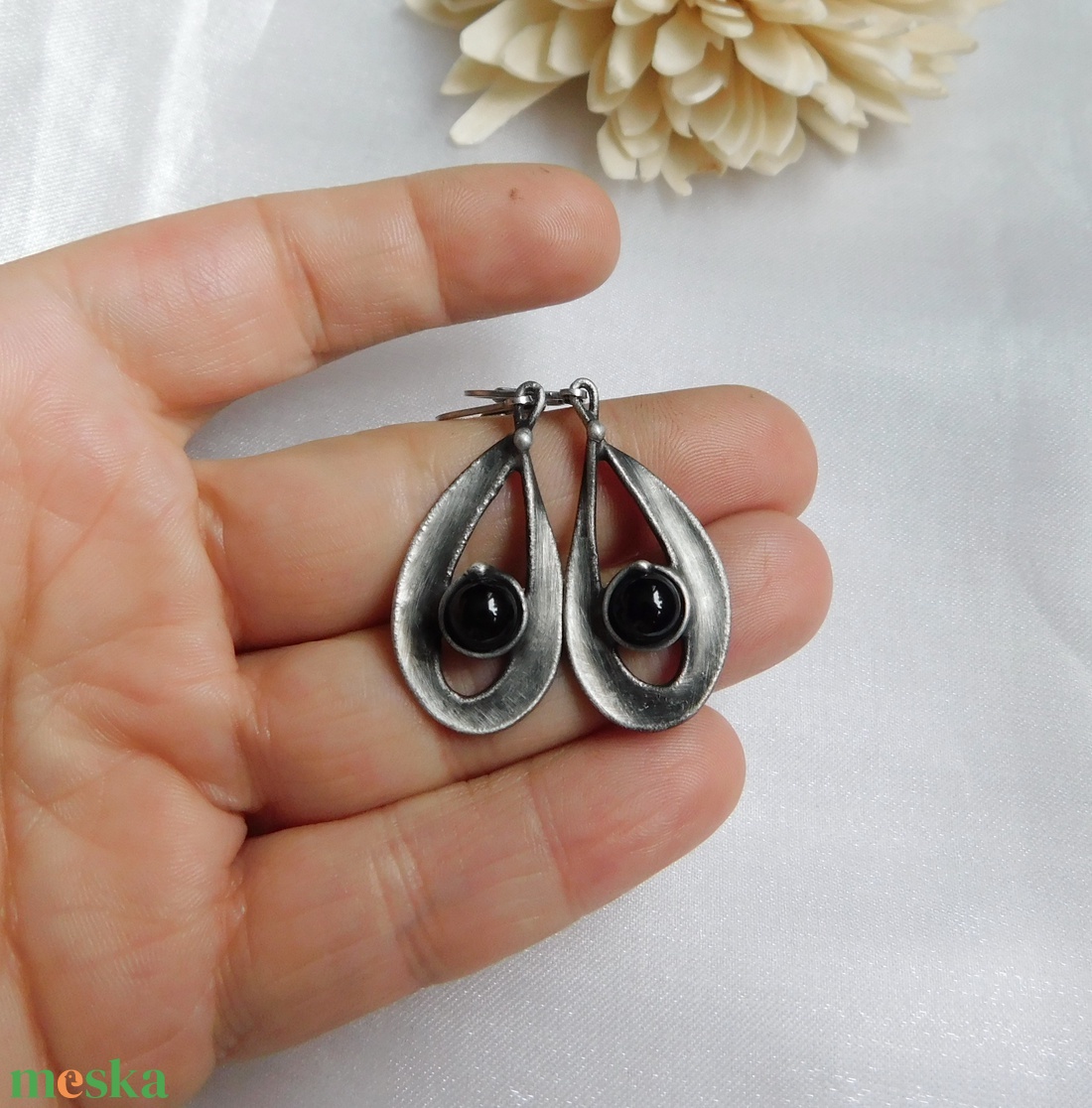 Ónix fülbevaló - ékszer - fülbevaló - lógós kerek fülbevaló - Meska.hu