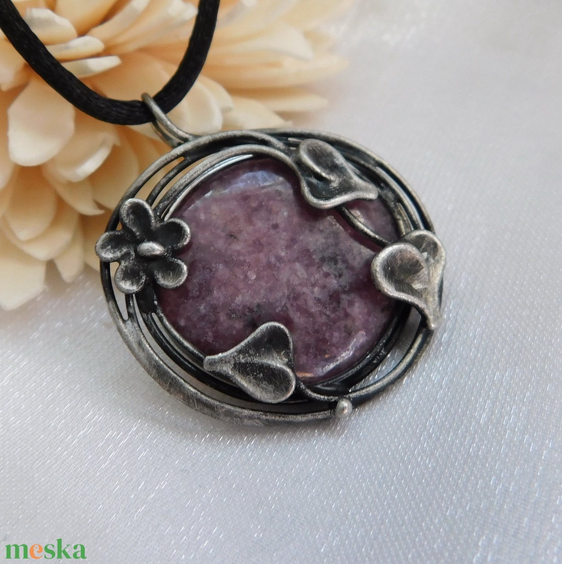Lepidolit medál - ékszer - nyaklánc - medál - Meska.hu