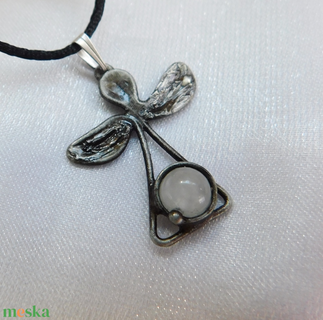 Tejkvarc angyal medál  - ékszer - nyaklánc - medálos nyaklánc - Meska.hu