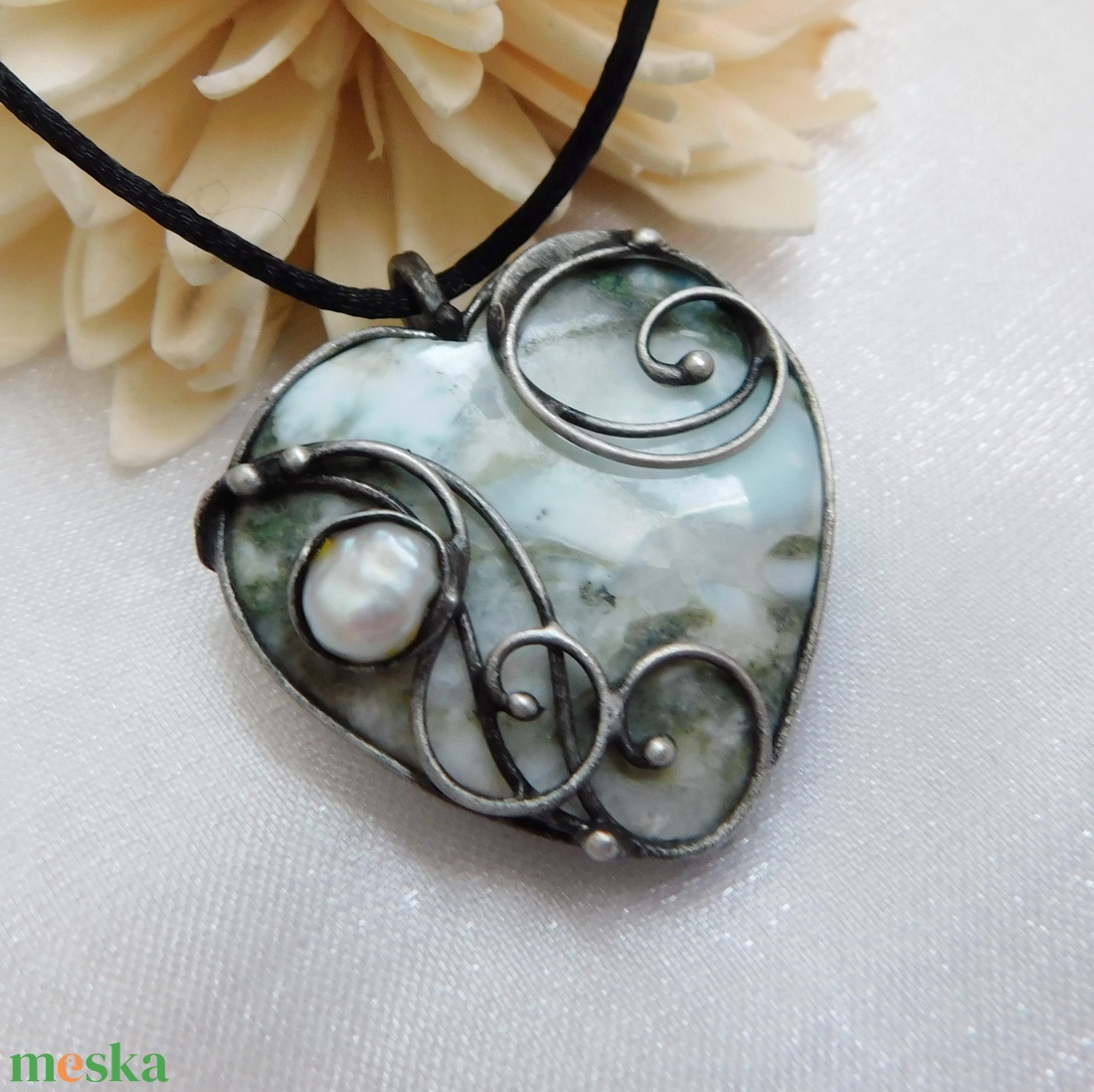 Larimár medál folyami gyönggyel - ékszer - nyaklánc - medál - Meska.hu