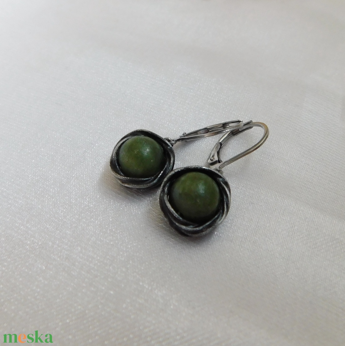 Nefrit jáde fülbevaló - ékszer - fülbevaló - lógós kerek fülbevaló - Meska.hu