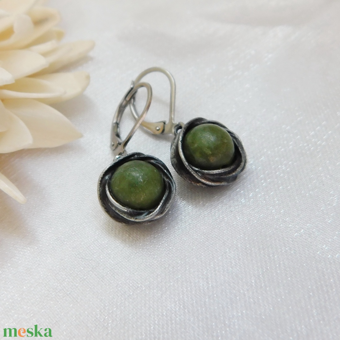 Nefrit jáde fülbevaló - ékszer - fülbevaló - lógós kerek fülbevaló - Meska.hu