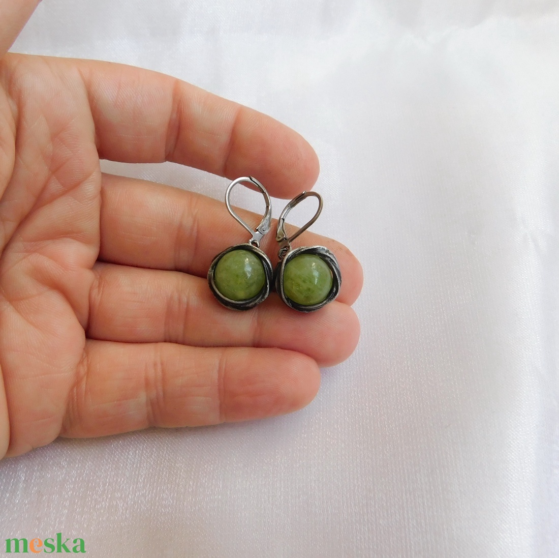 Olivin fülbevaló - ékszer - fülbevaló - lógós kerek fülbevaló - Meska.hu
