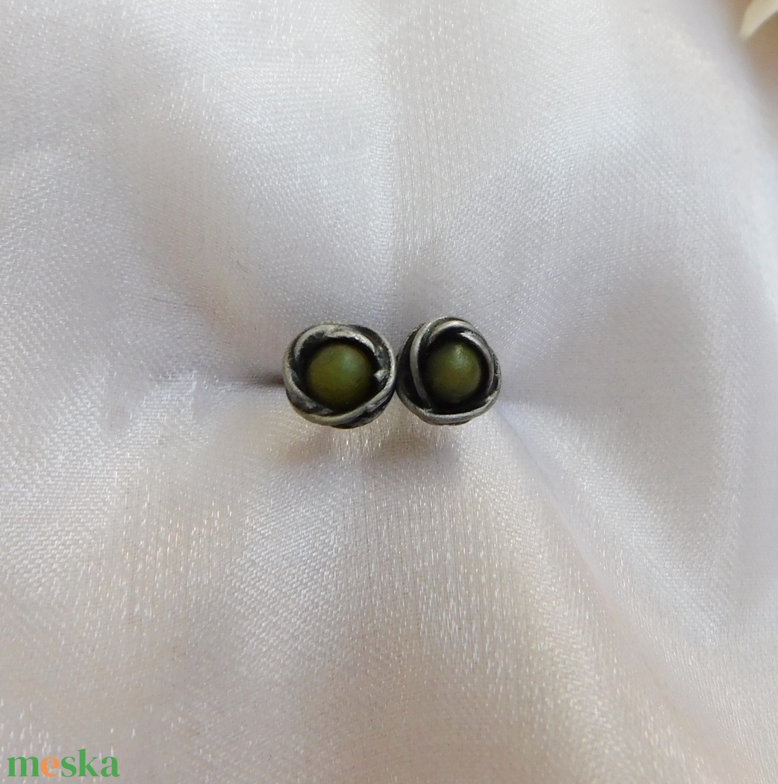 Bedugós nefrit fülbevaló - ékszer - fülbevaló - pötty fülbevaló - Meska.hu