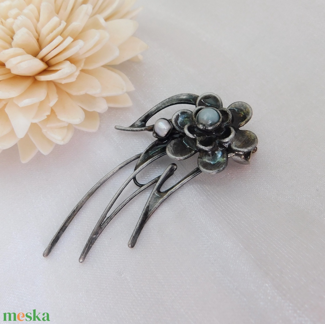 Amazonit bross/kitűző folyami gyönggyel - ékszer - kitűző és bross - Meska.hu