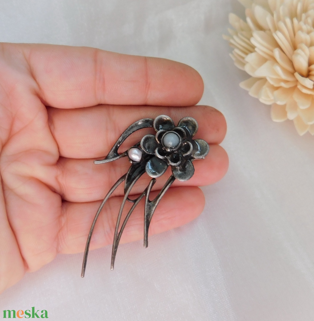 Amazonit bross/kitűző folyami gyönggyel - ékszer - kitűző és bross - Meska.hu