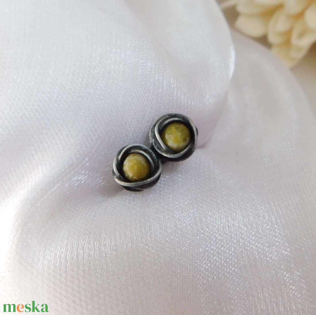 Bedugós szerpentin fülbevaló - ékszer - fülbevaló - pötty fülbevaló - Meska.hu