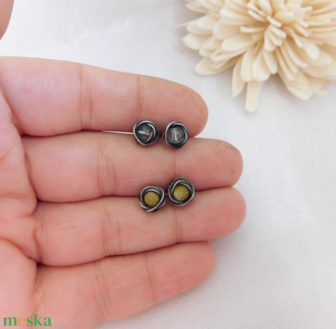 Bedugós szerpentin fülbevaló - ékszer - fülbevaló - pötty fülbevaló - Meska.hu