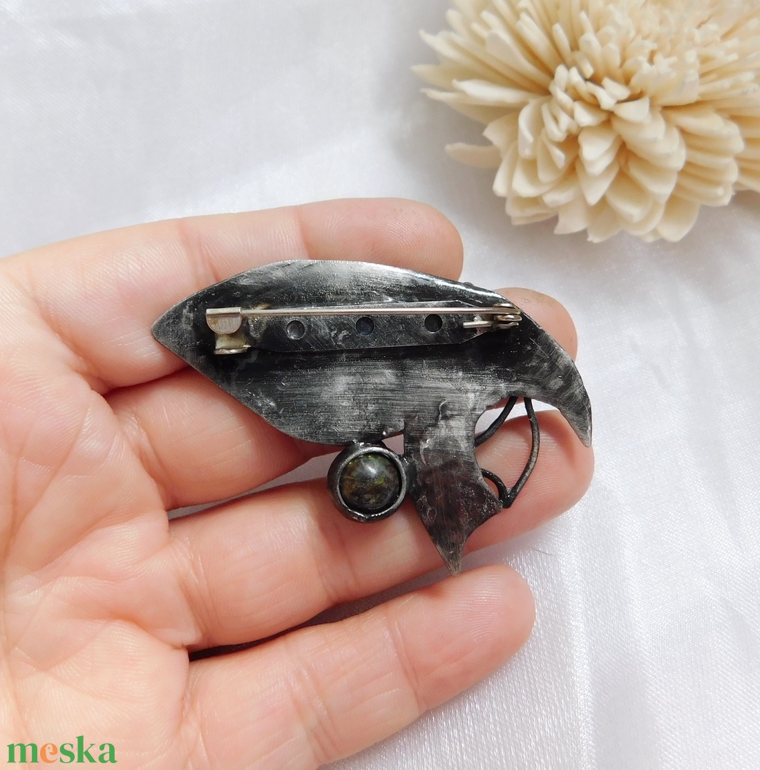 Sárkányvér jáspis bross/kitűző - ékszer - kitűző és bross - Meska.hu