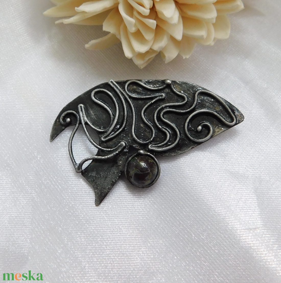 Sárkányvér jáspis bross/kitűző - ékszer - kitűző és bross - Meska.hu