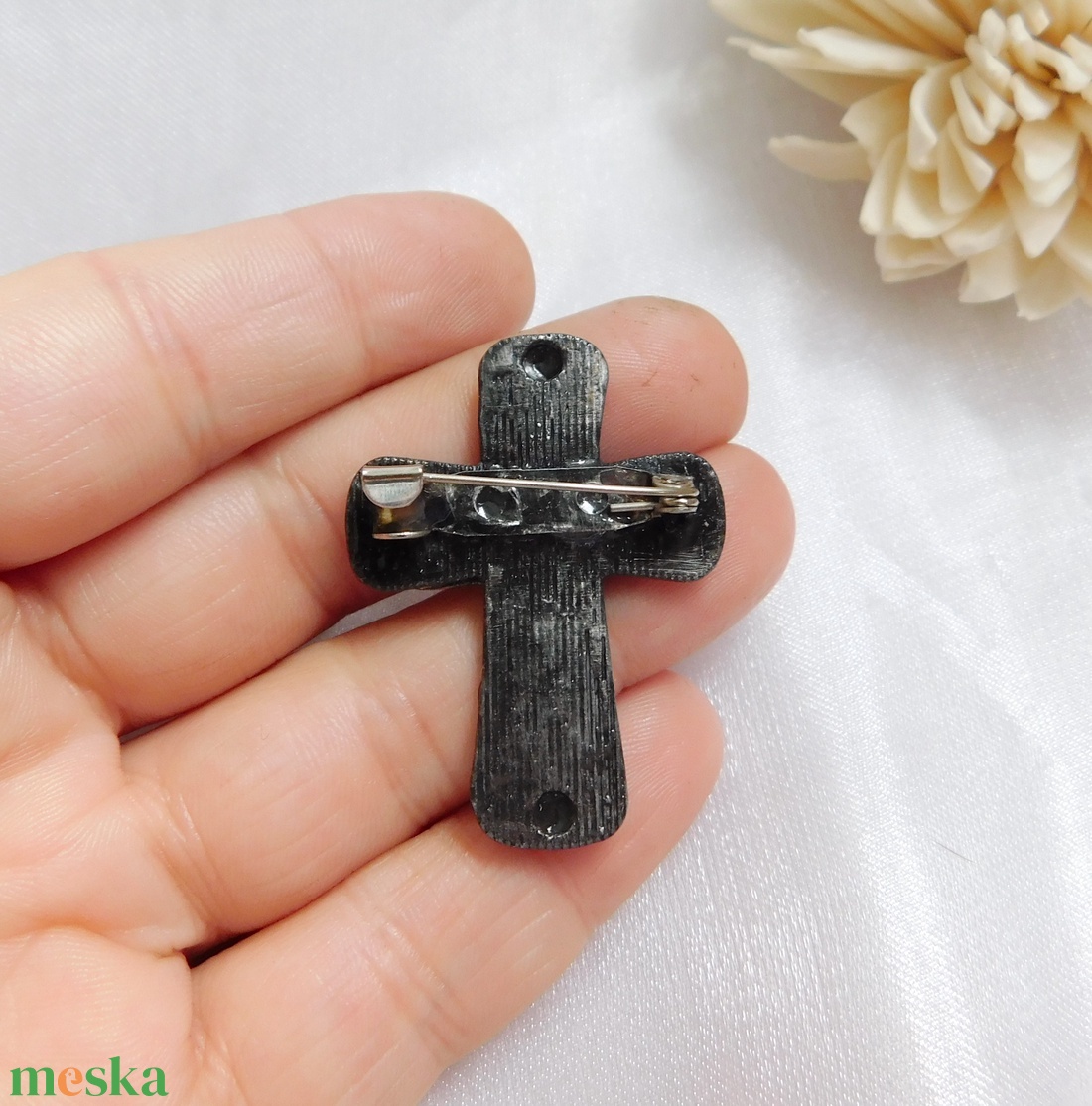 Nefrit jáde kereszt bross / kitűző - ékszer - kitűző és bross - Meska.hu