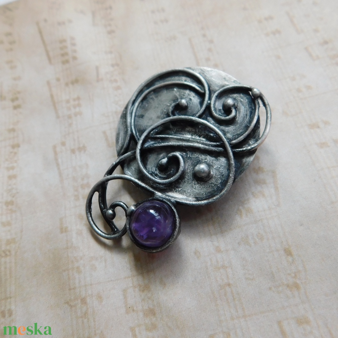 Ametiszt bross / kitűző - ékszer - kitűző és bross - Meska.hu