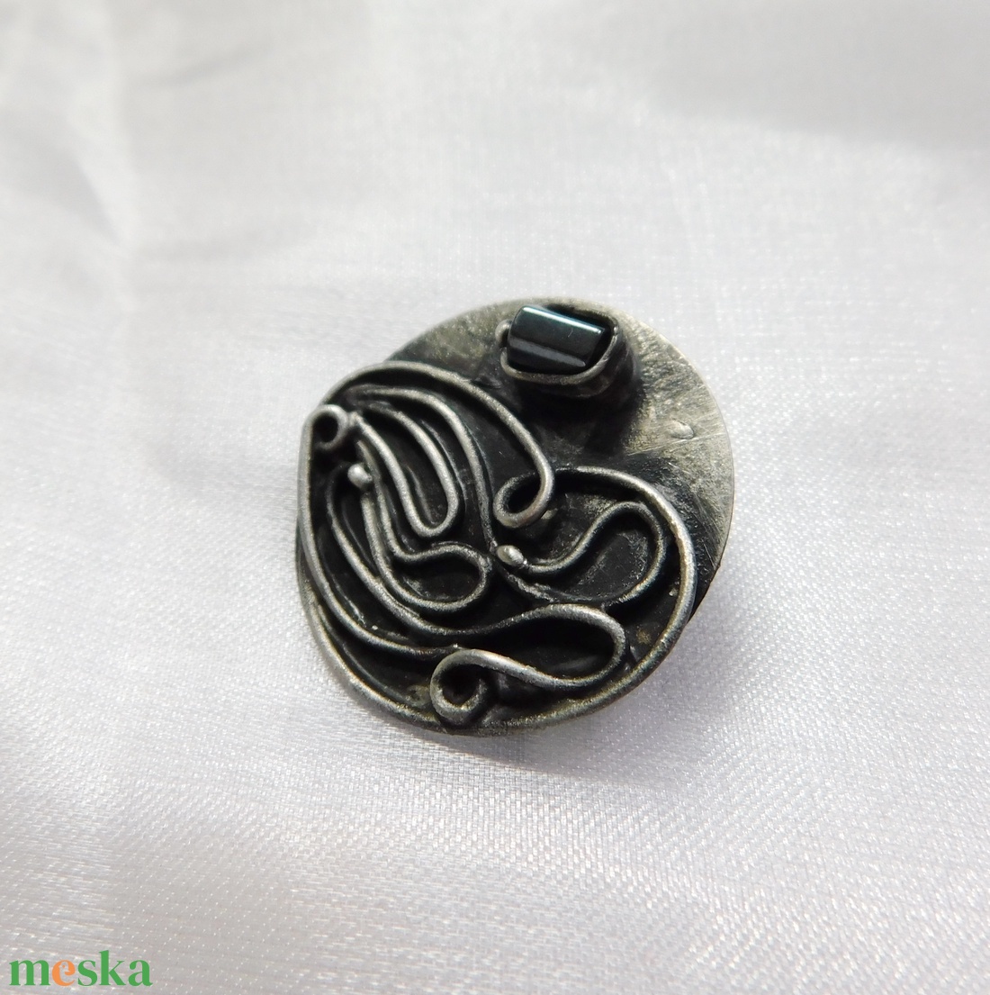 Hematit bross / kitűző - ékszer - kitűző és bross - Meska.hu