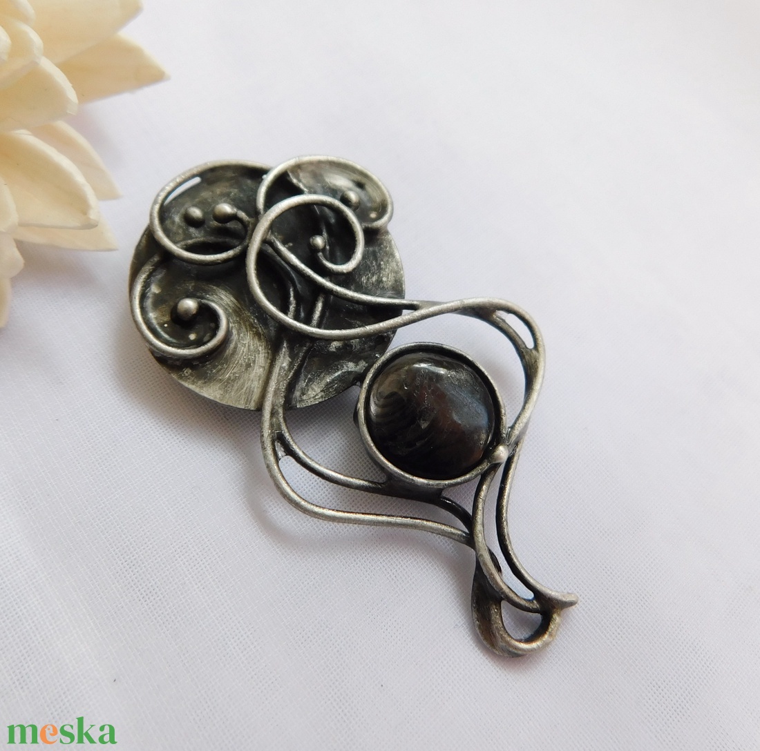 Hipersztén bross / kitűző - ékszer - kitűző és bross - Meska.hu