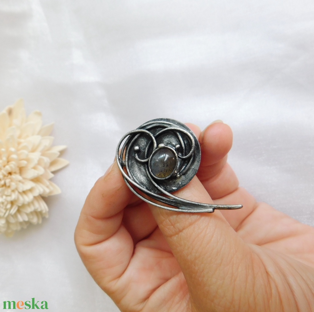 Labradorit bross / kitűző - ékszer - kitűző és bross - Meska.hu