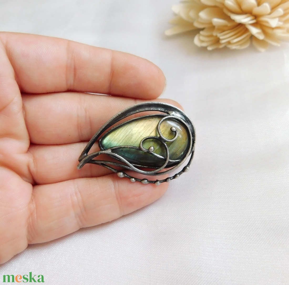 Labradorit bross / kitűző - ékszer - kitűző és bross - Meska.hu