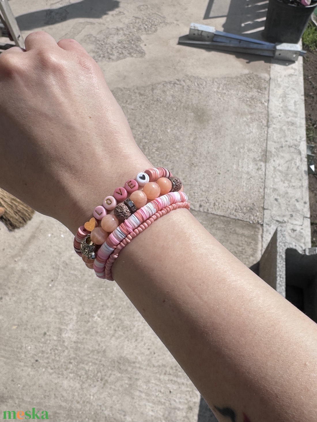 Peachy Love Prémium Karkötő Szett � Ásványokkal és Egyedi Felirattal - ékszer - karkötő - gyöngyös karkötő - Meska.hu