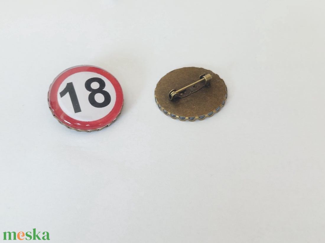 18. szülinapra kitűző - ékszer - kitűző és bross - Meska.hu