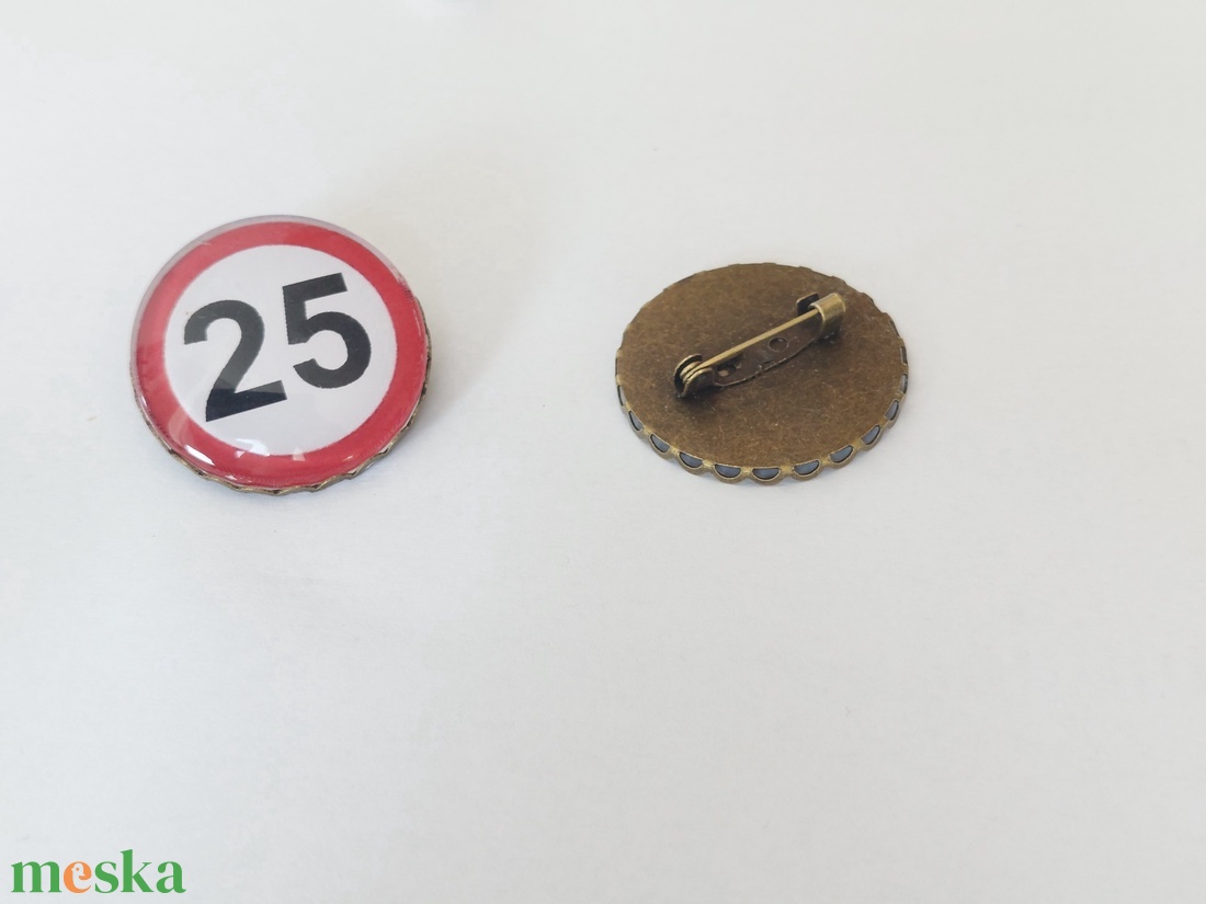 25. szülinapra kitűző - ékszer - kitűző és bross - kitűző - Meska.hu 25. szülinapra kitűző - ékszer - kitűző és bross - kitűző - Meska.hu