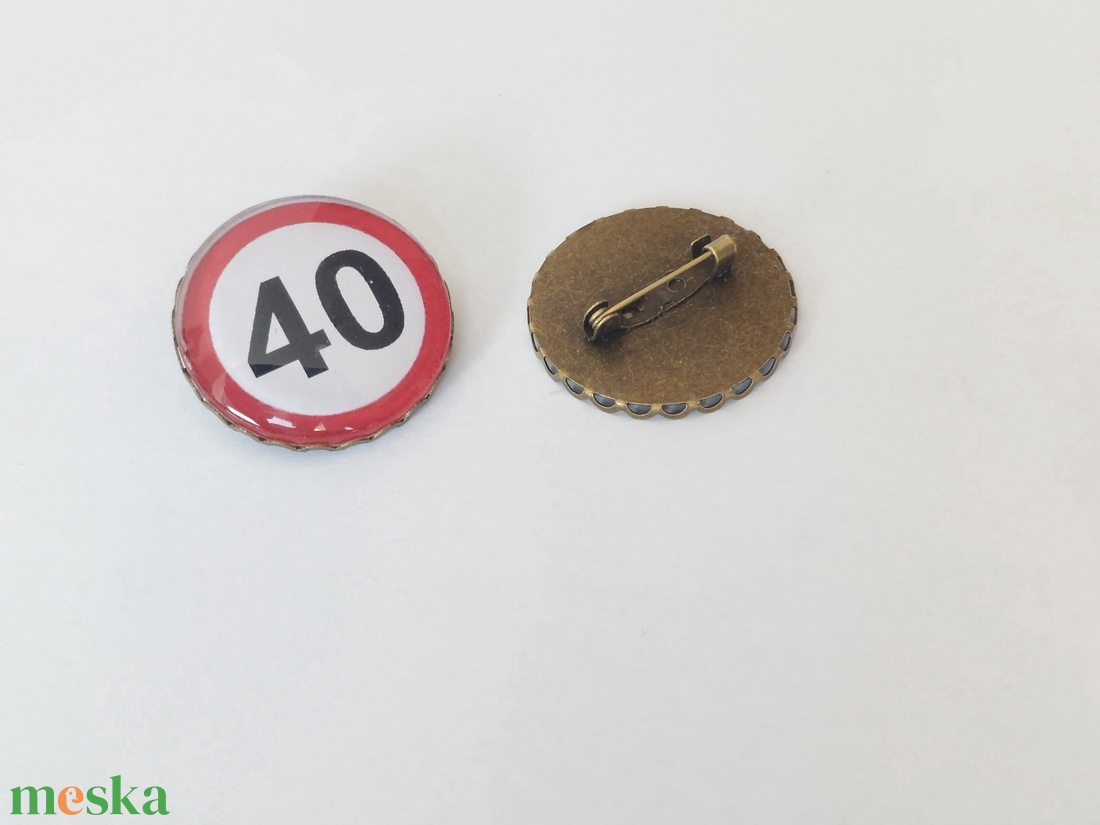 40. szülinapra kitűző - ékszer - kitűző és bross - kitűző - Meska.hu 40. szülinapra kitűző - ékszer - kitűző és bross - kitűző - Meska.hu
