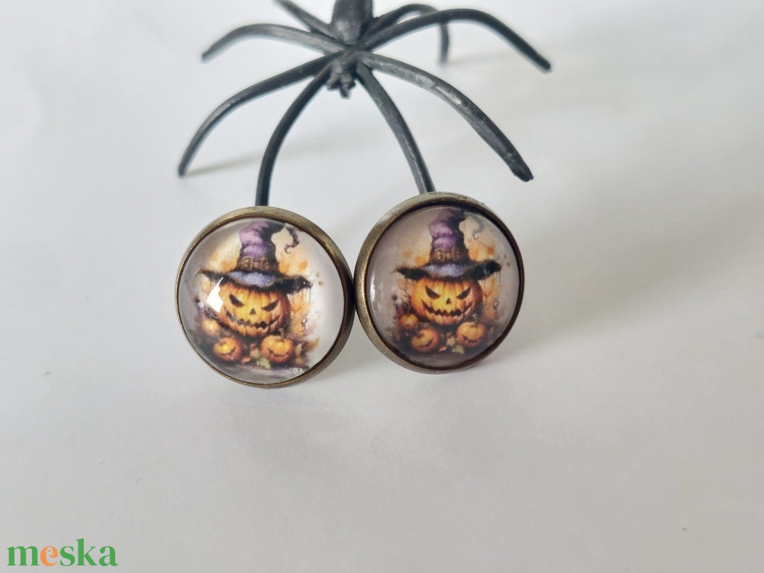 Halloween fülbevaló töklámpás boszorkánykalappal, vintage stílus, üvegkaboson ékszer - otthon & életmód - dekoráció - halloween - halloweeni ékszerek - Meska.hu Halloween fülbevaló töklámpás boszorkánykalappal, vintage stílus, üvegkaboson ékszer - otthon & életmód - dekoráció - halloween - halloweeni ékszerek - Meska.hu