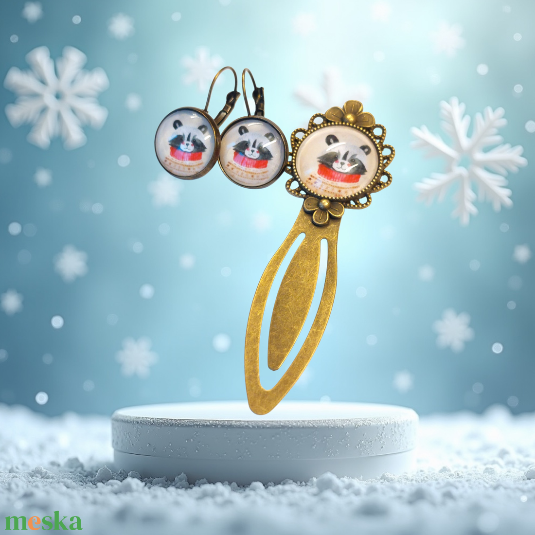 Karácsonyi mosómedve piros sállal  üveglencsés könyvjelző és fülbevaló szett � azonnal készletről! - könyv & zene - könyvjelző - Meska.hu