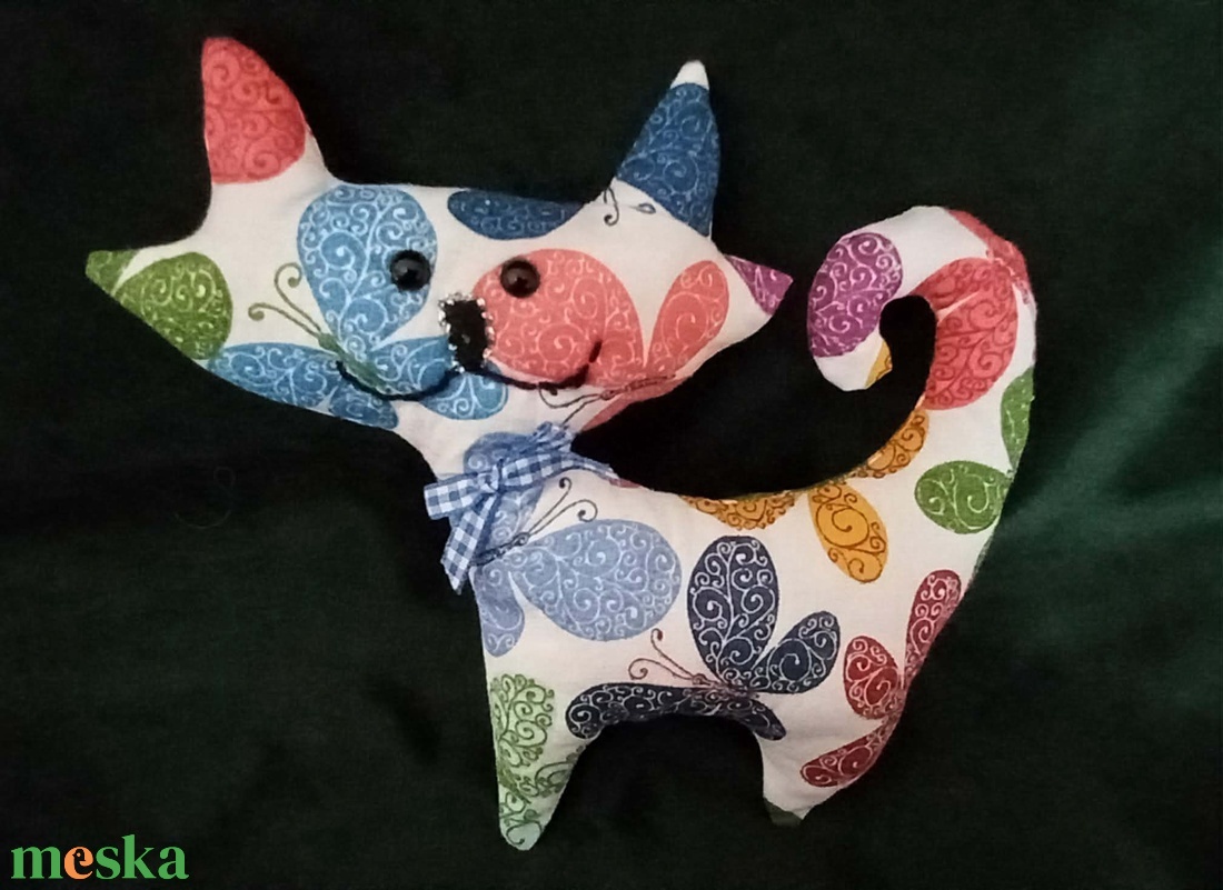 Színes pillangó mintás  textil cica - játék & sport - plüssállat & játékfigura - cica - Meska.hu