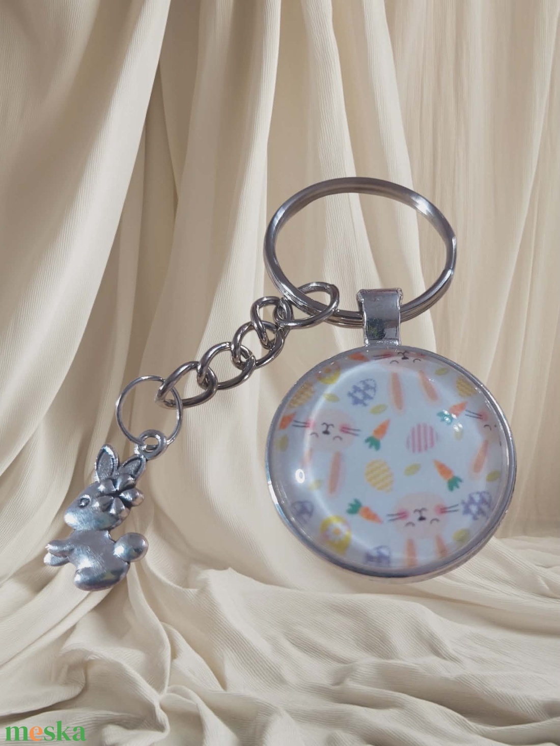 Vidám nyuszis kulcstartó-húsvéti tojásos, répás minta - táska & tok - kulcstartó & táskadísz - táskadísz - Meska.hu