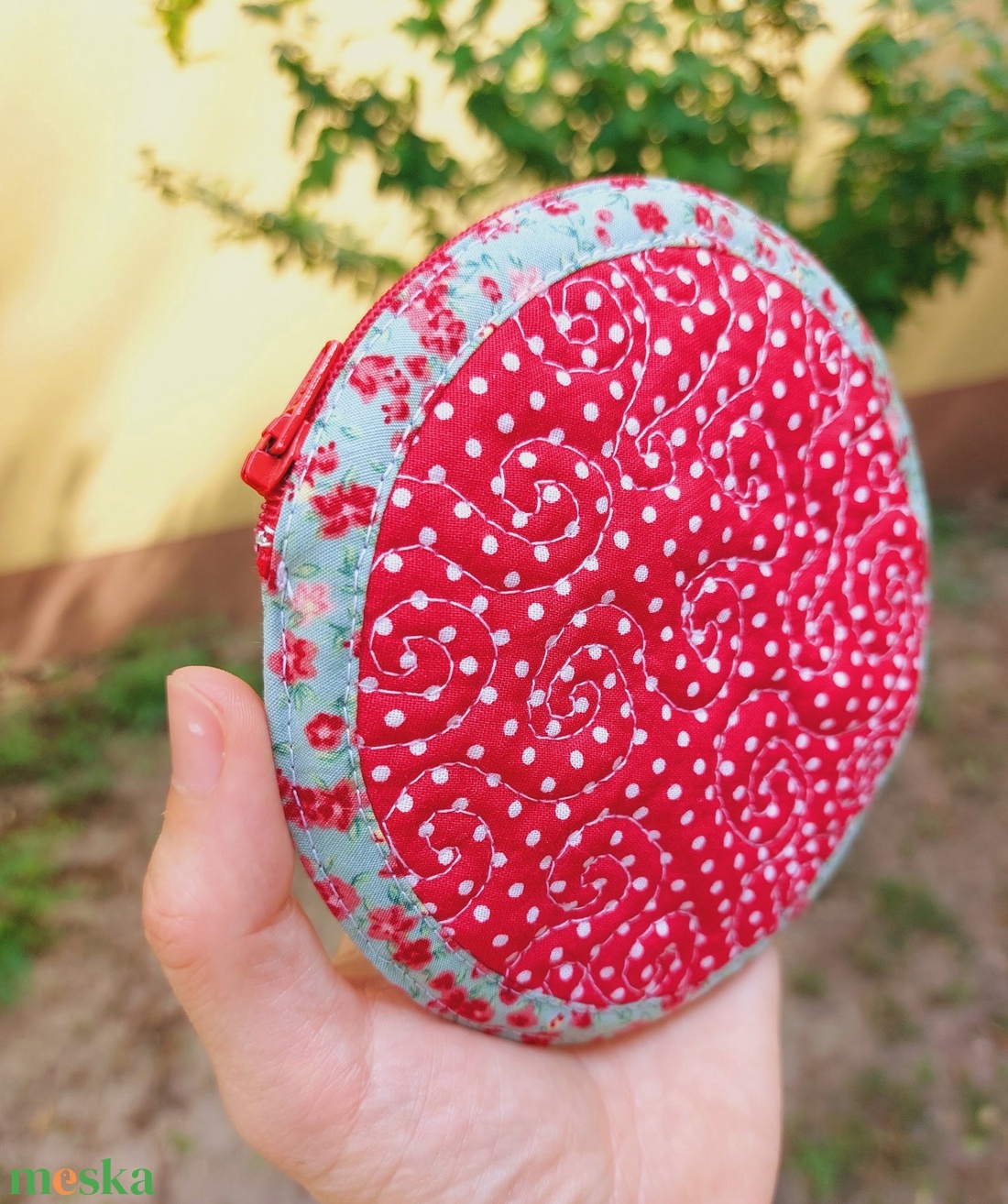 Őszre, karácsonyra:  Piros színű kerek kulcstartó, neszeszer - táska & tok - kulcstartó & táskadísz - kulcstartó - Meska.hu