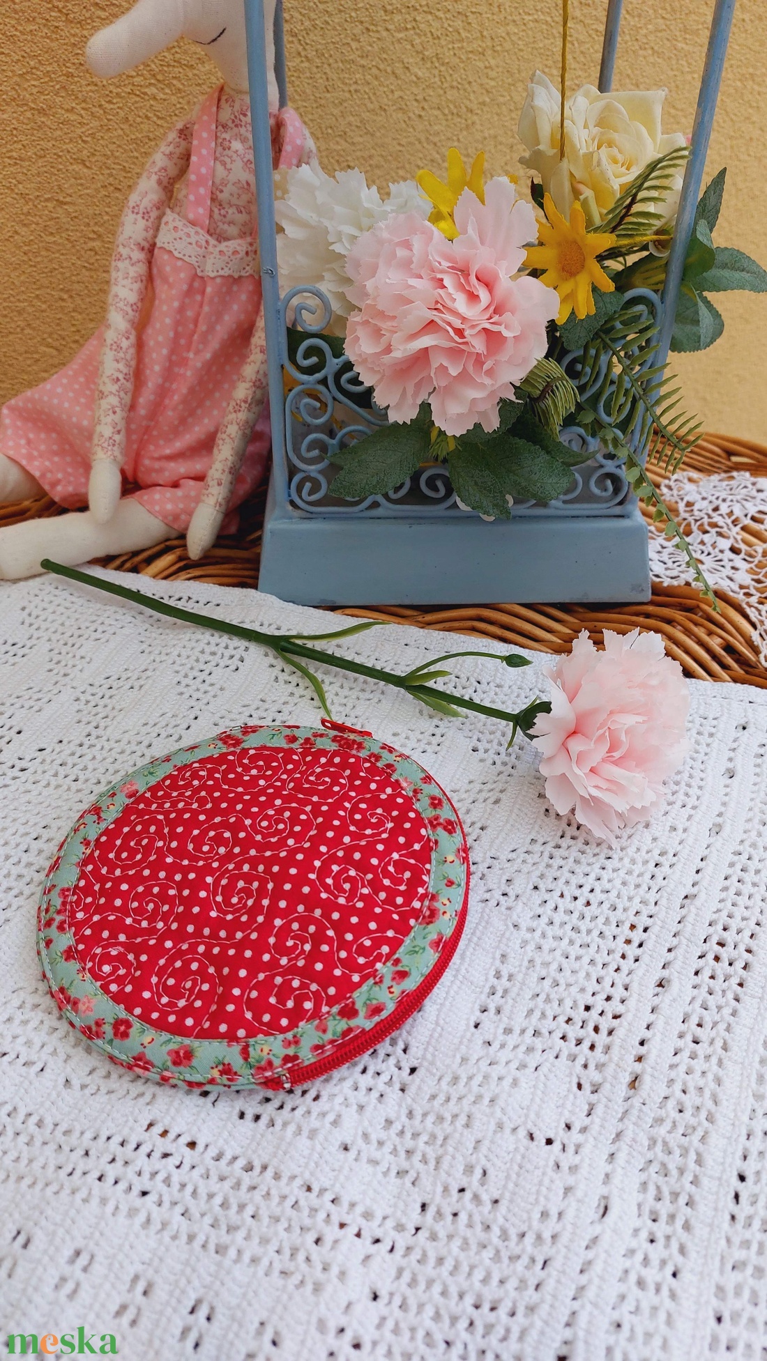 Őszre, karácsonyra:  Piros színű kerek kulcstartó, neszeszer - táska & tok - kulcstartó & táskadísz - kulcstartó - Meska.hu