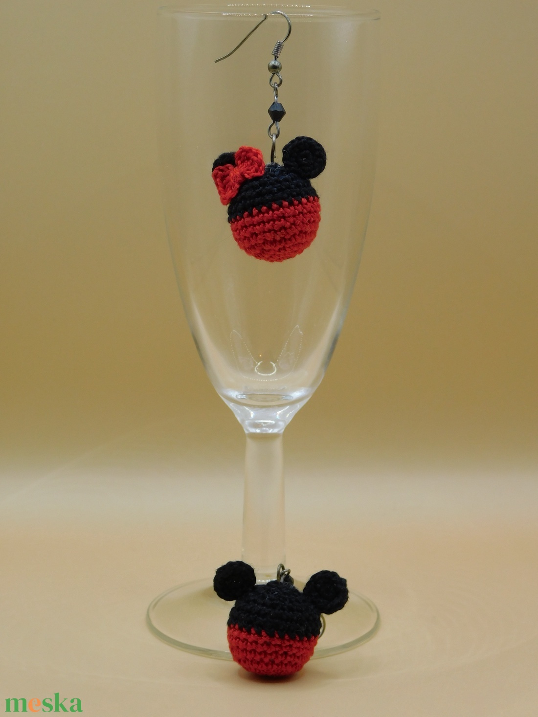 horgolt Mickey egér fülbevaló - ékszer - fülbevaló - fülékszer - Meska.hu