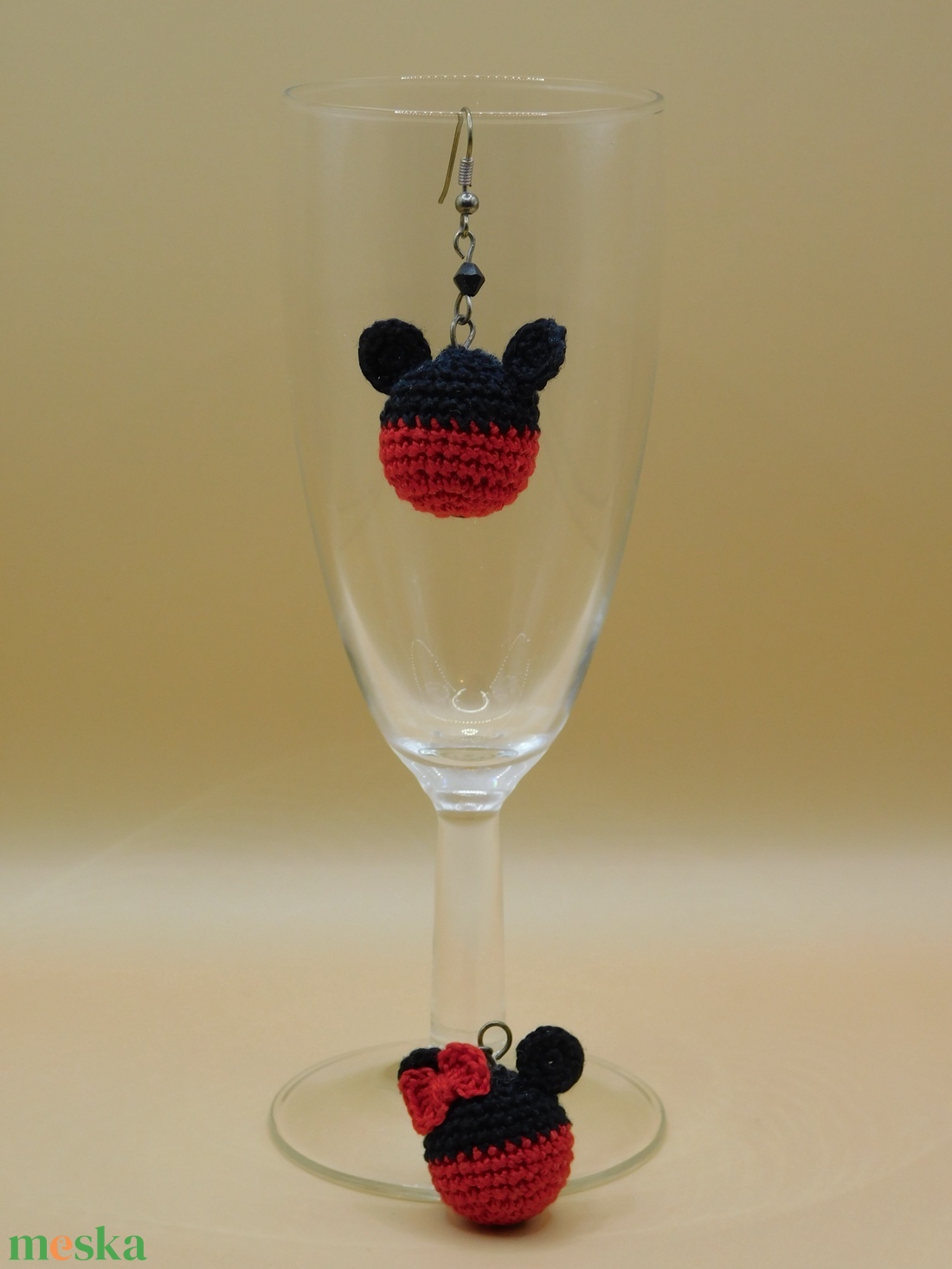 horgolt Mickey egér fülbevaló - ékszer - fülbevaló - fülékszer - Meska.hu