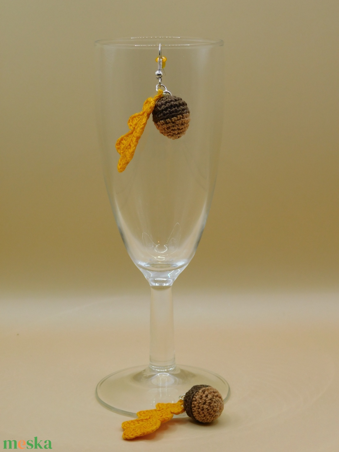 horgolt makk levéllel fülbevaló - ékszer - fülbevaló - fülékszer - Meska.hu