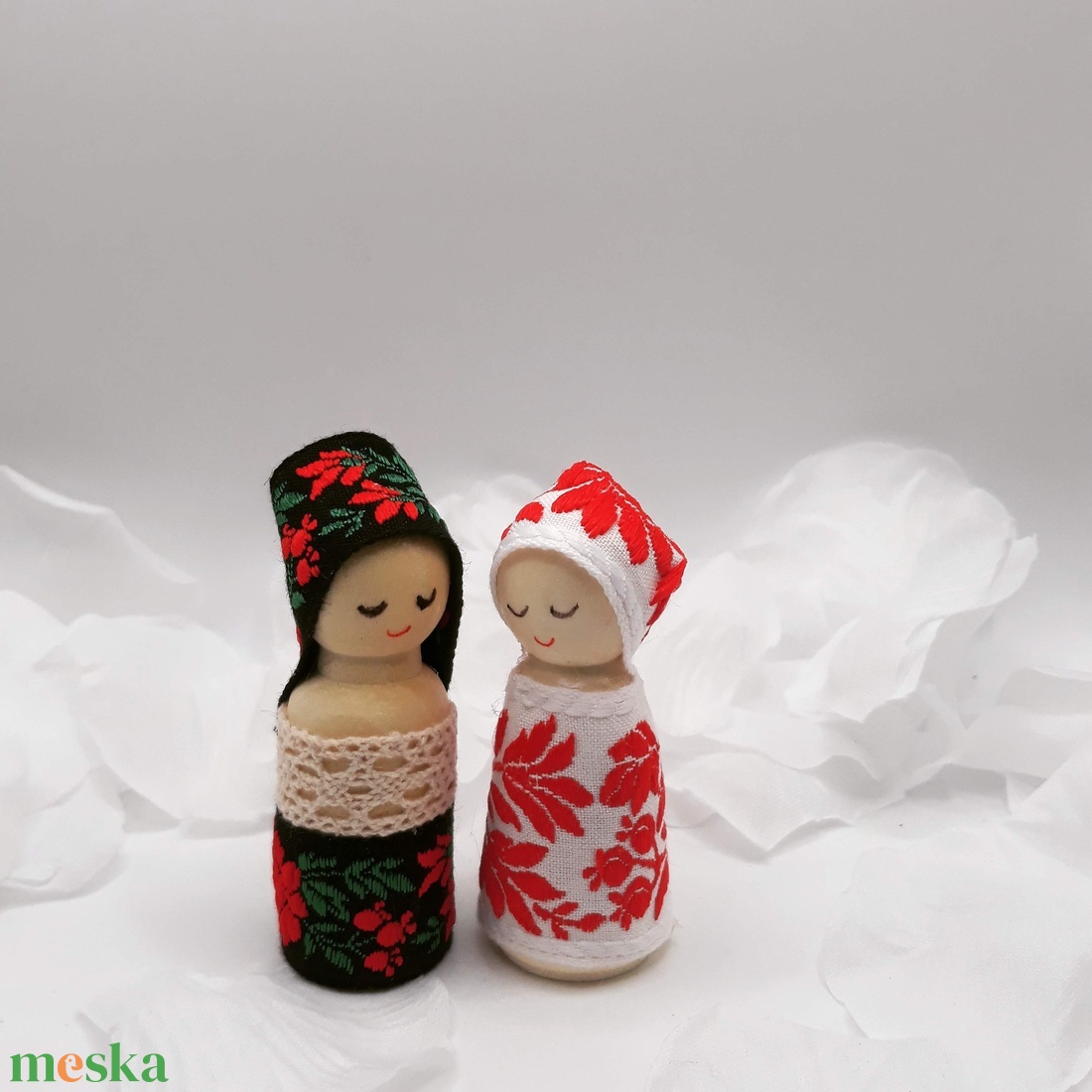 Matyóruhás - fababa - játék & sport - készségfejlesztő és logikai játék - montessori szivárvány, waldorf játékok - Meska.hu