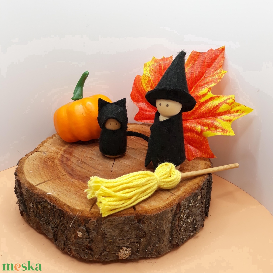 Halloween figurák-boszorkány és a macskája- BORZONGÁS  waldorf módra  - otthon & lakás - dekoráció - dísztárgy - Meska.hu