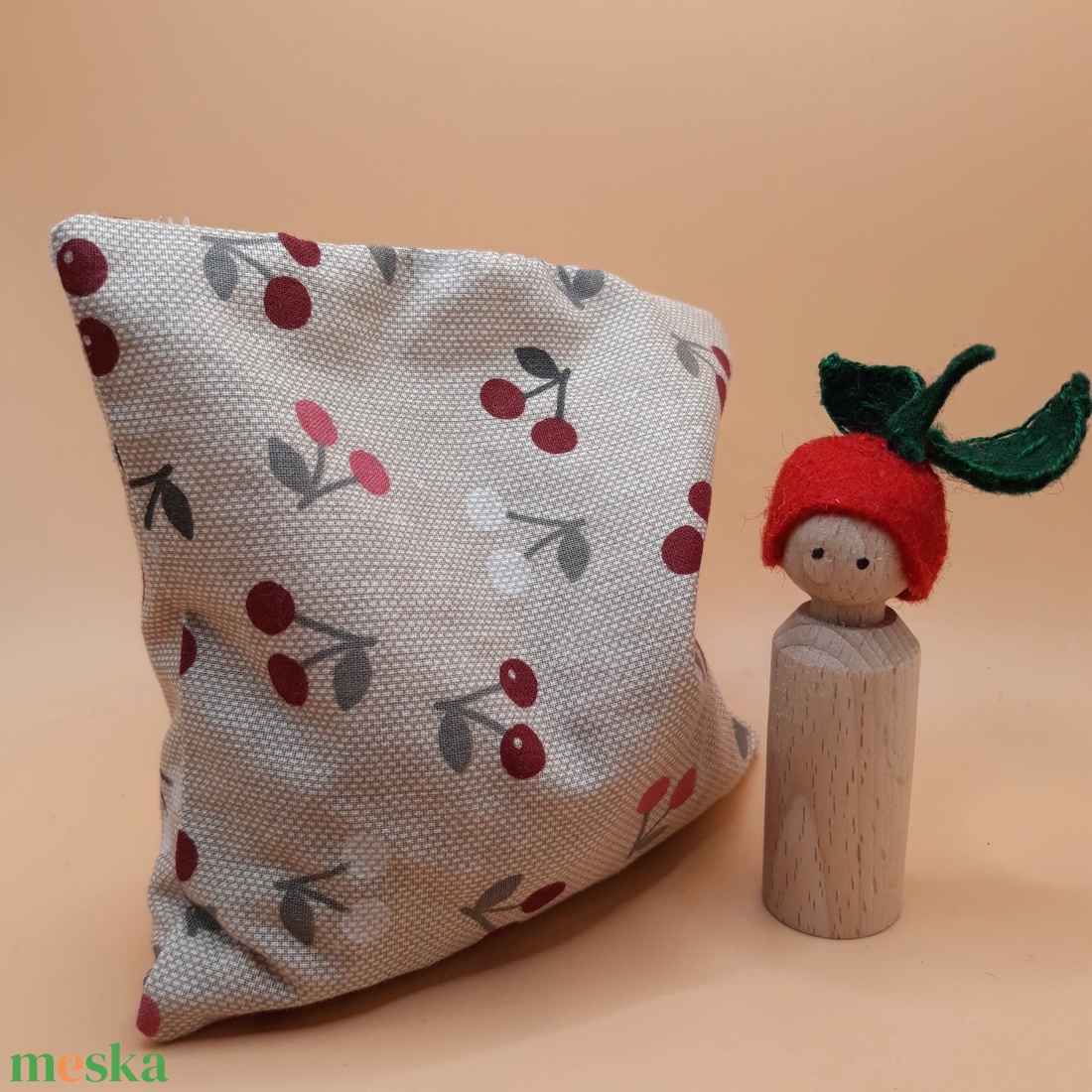 Meggymag párna -Gyógyító Manóval - szépségápolás - egészségmegőrzési kellékek - Meska.hu