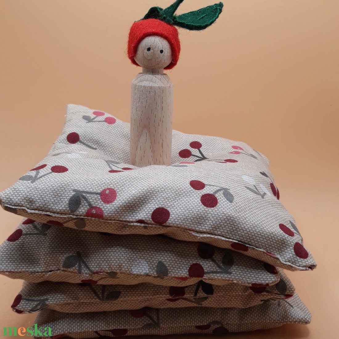 Meggymag párna -Gyógyító Manóval - szépségápolás - egészségmegőrzési kellékek - Meska.hu