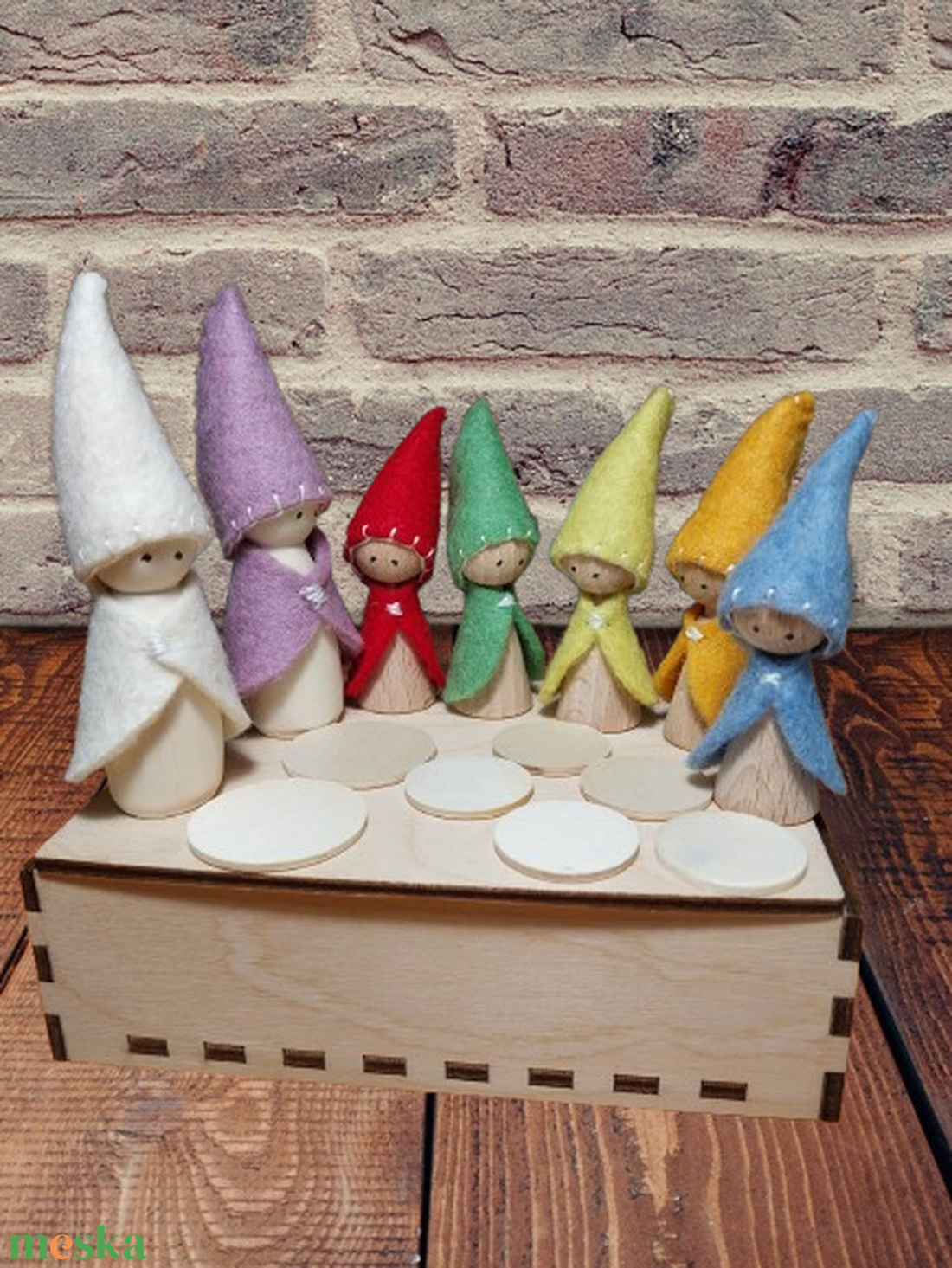 Hét napjai waldorf törpék dobozkában - játék & sport - készségfejlesztő és logikai játék - montessori szivárvány, waldorf játékok - Meska.hu