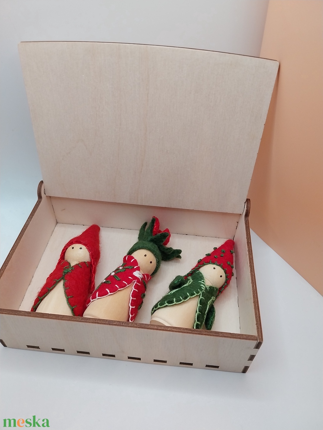 FA doboz, gravírozva, manóknak  - játék & sport - készségfejlesztő és logikai játék - montessori szivárvány, waldorf játékok - Meska.hu FA doboz, gravírozva, manóknak  - játék & sport - készségfejlesztő és logikai játék - montessori szivárvány, waldorf játékok - Meska.hu