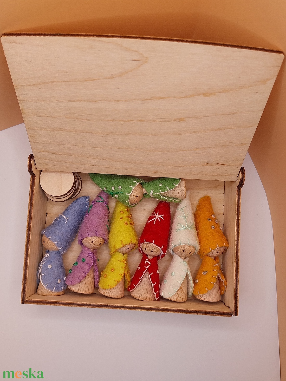 Hét napjai waldorf törpék dobozkában - játék & sport - készségfejlesztő és logikai játék - montessori szivárvány, waldorf játékok - Meska.hu